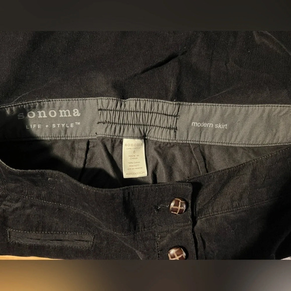 Sonoma, modern skirt,8, lightweight, ribbed, contrast button down, A-line mini - Picture 6 of 7